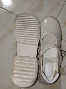 Cute Pearl Strap Girls heels
