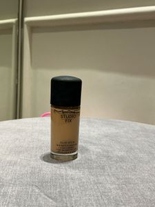MAC Studio Fix Fluid Foundation SPF 15