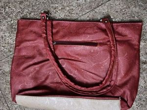 Hand bag, good condition, but one zip problem