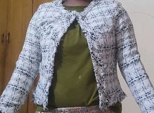 Chic Tweed Cropped Jacket