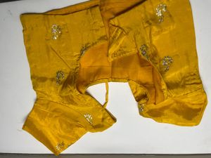 Lightweight Tie-Dye Saree with Sequins