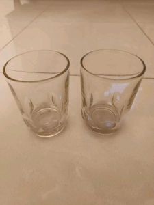 Used Four Pieces Glasses And Two Glass Tea Cups