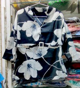 Chic Black &amp; White Floral Belted Tunic