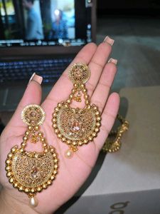 gold pearls mang tikka and earrings