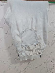 Light Wash Frayed Hem Jeggings👖