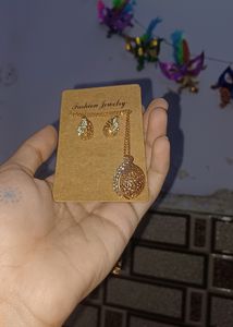 Pendent Set Can (Price Negotiable )