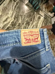 Levi’s blue Ripped Jeans👖