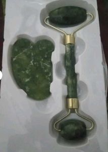 69.Facial Roller and Gua Sha Set
