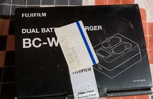 Fujifilm BC-W235 Dual Battery Charger