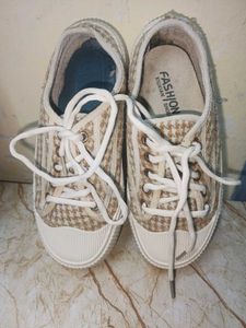 Houndstooth Print Lace-Up Sneakers