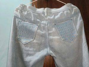 slim jeans with back embroidered pockets