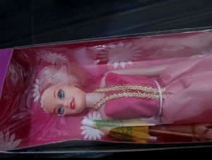 2 Barbies Dolls &amp; Lunch Boxes