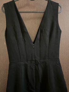 Elegant Black Sleeveless V-Neck Dress