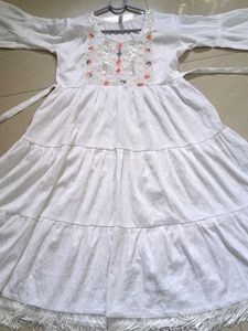 Elegant White Tiered Kurta with Tassels