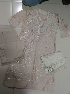Elegant Cream Dupatta with Embellishments