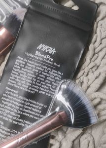 Nykaa Professional 4 Pcs Makeup Brush Set | 2 Foun