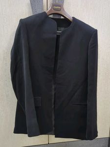 Elegant Black Collarless Blazer