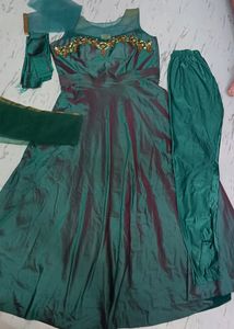 Gown New With Sleeves Dupatta Legi || Grab Now