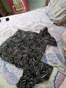 Chic Black &amp; White Leaf Print Dress - Never Worn