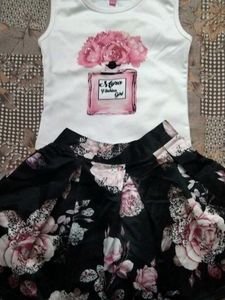 Combo Floral T-Shirt &amp; Ruffled Shorts Set