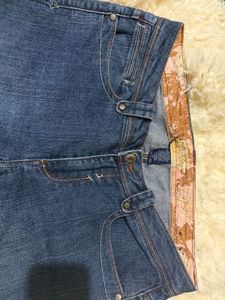 Y2K Classic Mid-Wash Denim Capris
