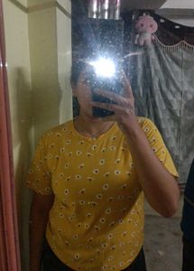Cute Yellow Daisy Print T-Shirt