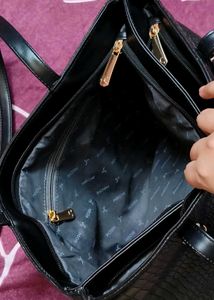 Mochi Women Black Tote bag