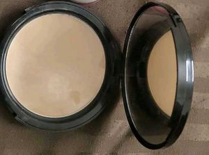 Faces Canada Weightless Stay Matte Compact