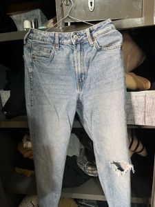 Ripped Light Wash Jeans straight fit
