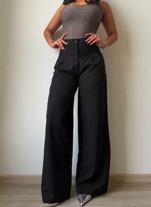 Chic Black Wide-Leg Trousers