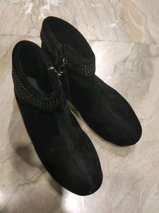 Black Gumboots For Girls In Good Condition