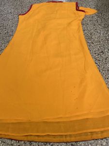 New Kurta With Black Spots At Back
