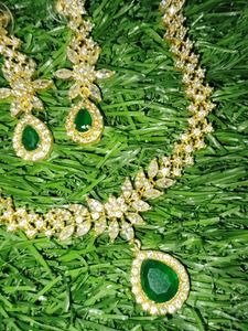 Stunning Crystal Necklace &amp; Earring Set
