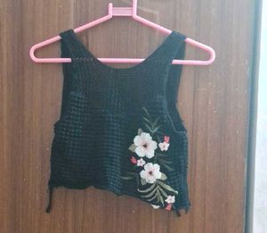 Black Crocheted Floral Crop Top🩷