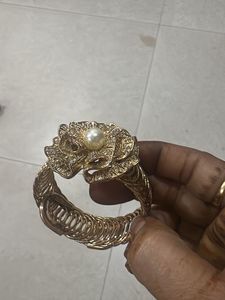 Exquisite Floral Pearl Bangle Bracelet