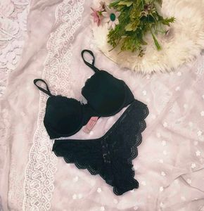 Hunkemoller Black Lace Padded Bra with brief 👍