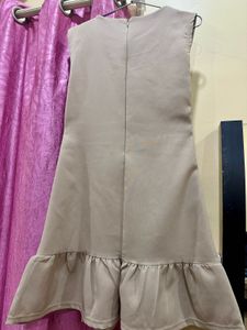 Chic Sleeveless Ruffle Hem Dress