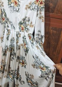 Pretty Floral White Dress🥀🤍