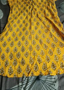 Pure Cotton Floral Yellow Top In Size L