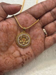 Elegant Gold Chain Pendant