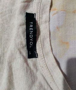 Beige V-Neck Trendyol Tshirt