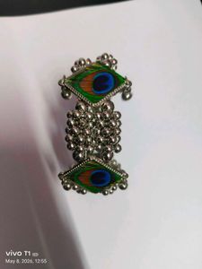 Exquisite Peacock Motif Bracelet