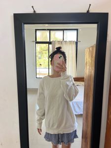 Comfortable White Sweatshirt