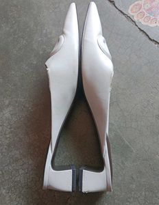 CHARLES &amp; KEITH White pointed toe Mules(40)