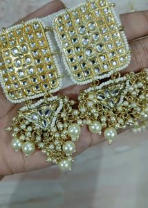Elegant Kundan &amp; Pearl Earrings &amp; Maang Tikka Set