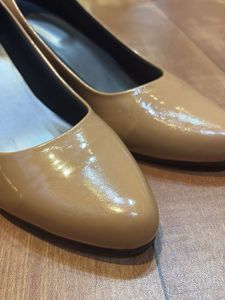 Classic Tan Patent Leather Heels