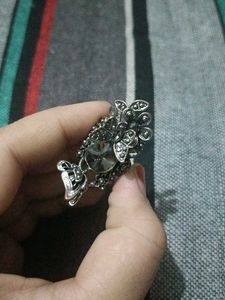 Vintage-Style Floral Cocktail Ring