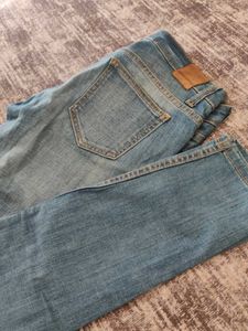 Blue fitted denim jeans