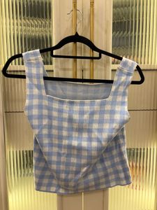 Cute Blue &amp; White Gingham Knit Top