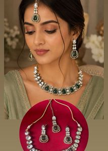 Stunning Emerald & Crystal Necklace Set